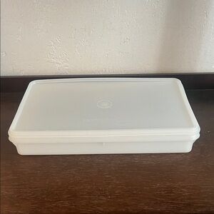 Tupperware deli container